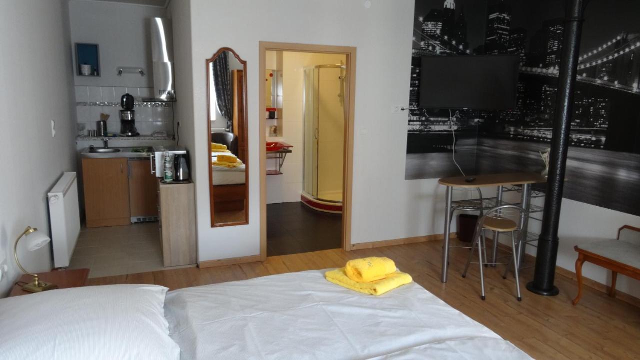 Pension Und Gaestehaus Paffrath Grossbrembach Buitenkant foto